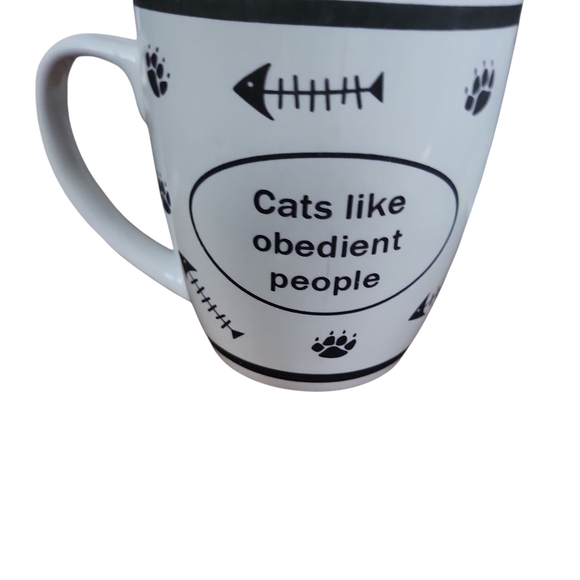 Mug Cats Like Obedient People With Paw Prints And Fish Bones - Picture 2 of 3